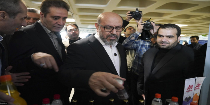 بازدید رئیس بنیاد مستضعفان از غرفه های هلدینگ صنایع غذایی سینا در نمایشگاه تحقیق و توسعه